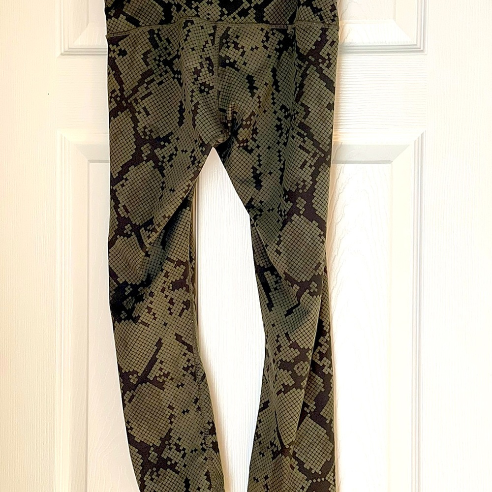 Lululemon Snake Crop Wunder Under